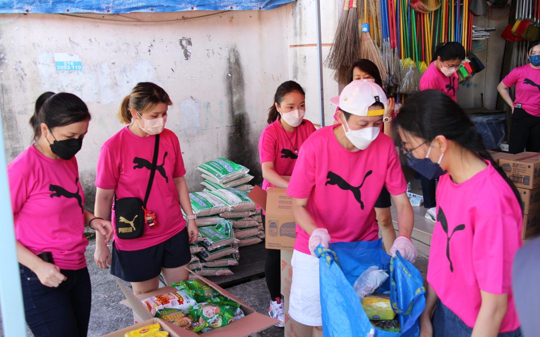 PUMA Malaysia Volunteers in Food Distribution Program